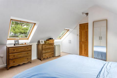 Robertsfield Holland Road, Oxted, RH8 9BQ