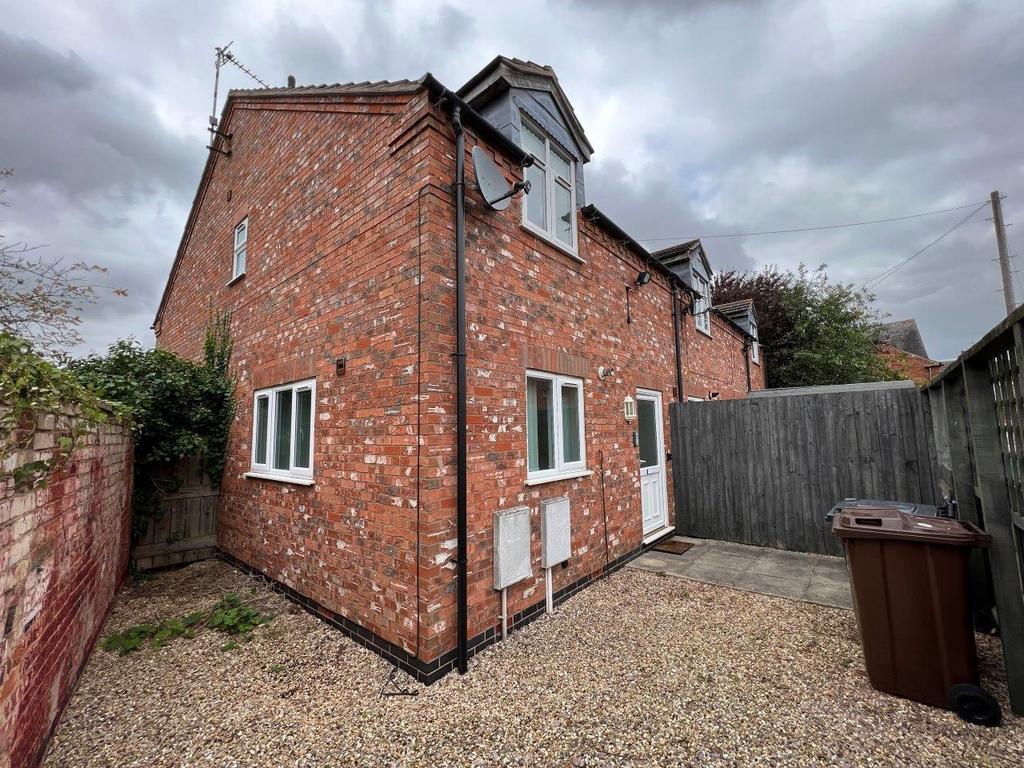 VICTORIA STREET, MELTON MOWBRAY 3 bed end of terrace house £825 pcm