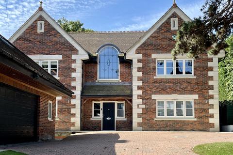 4 bedroom detached house to rent, 49 Casterton Road, Stamford. PE9 2UA