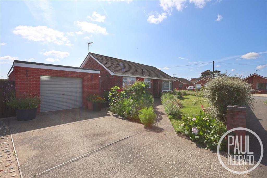 Greenacre Crescent, Lowestoft, NR32 3 bed detached bungalow for sale