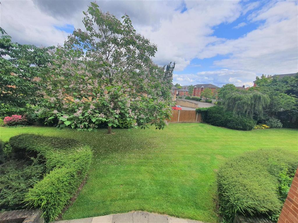 Park View Close, St. Albans 2 bed flat to rent £1,669 pcm (£385 pw)