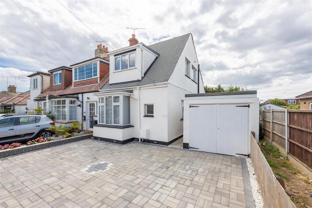 North Crescent, SouthendOnSea 3 bed end of terrace house for sale £