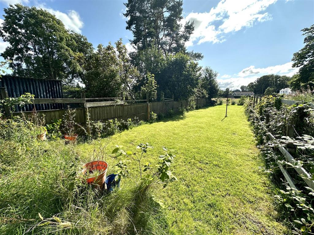 Further garden area