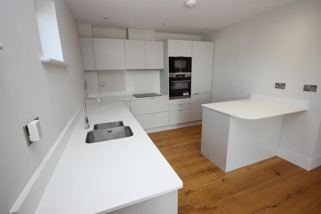Kitchen 4.JPG