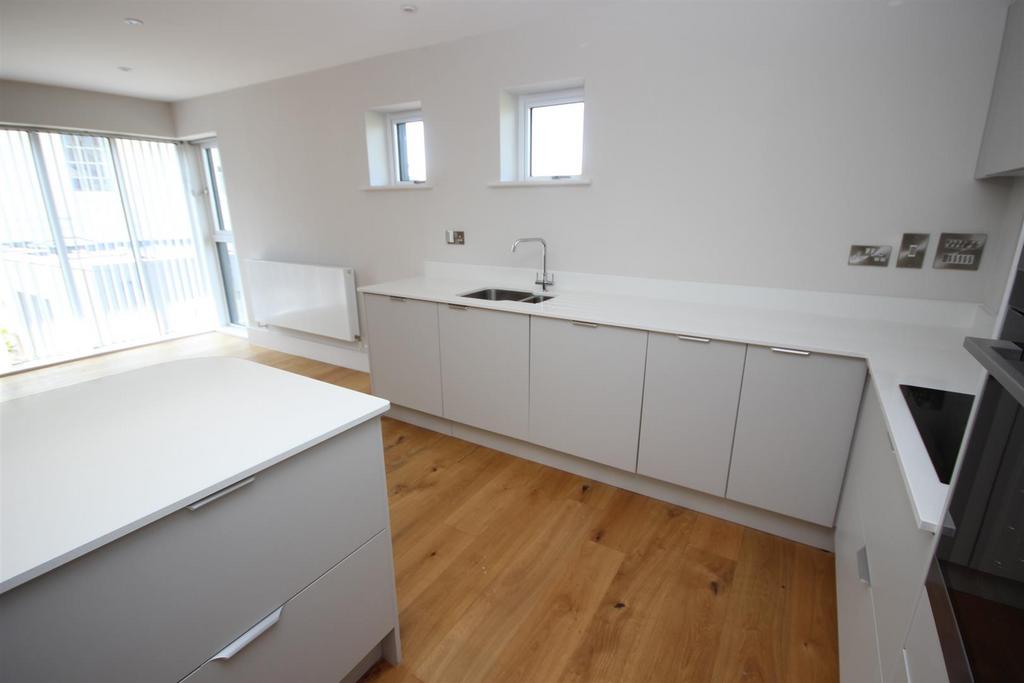 Kitchen 5.JPG