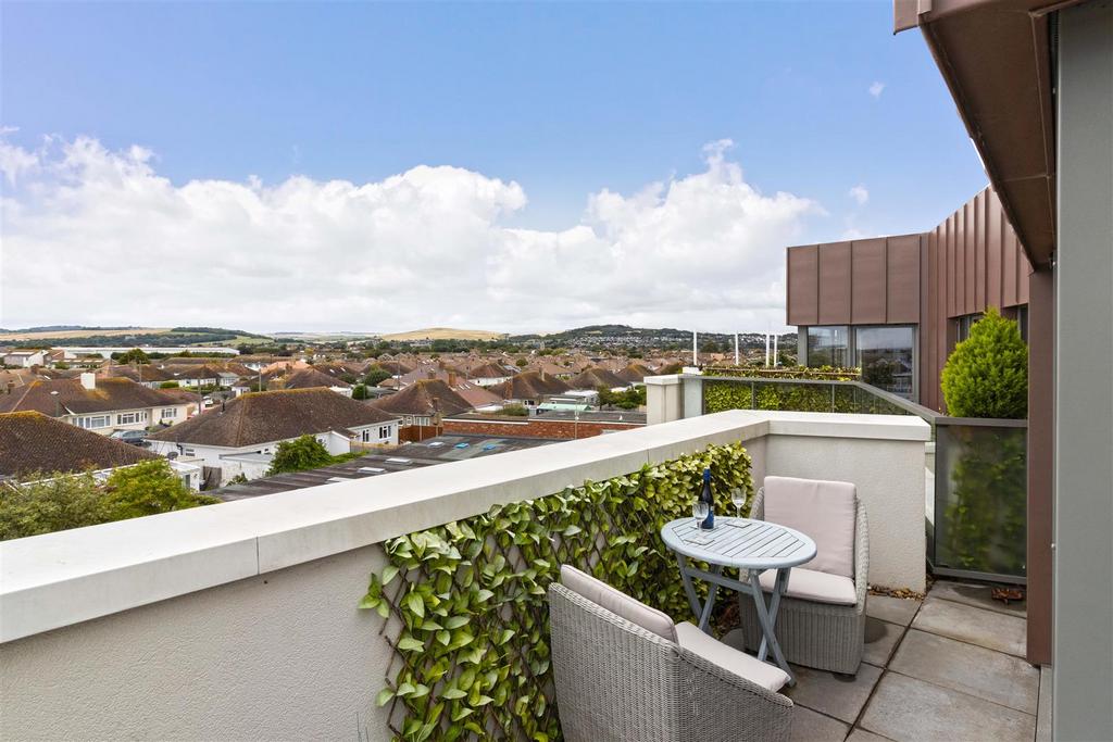 Sunbeam, Lancing 2 bed apartment for sale £350,000