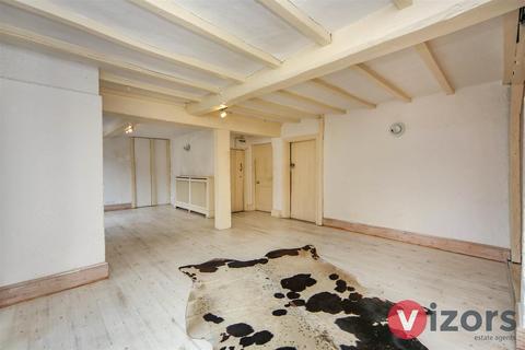 81 Alcester Road, Studley, B80 7NJ