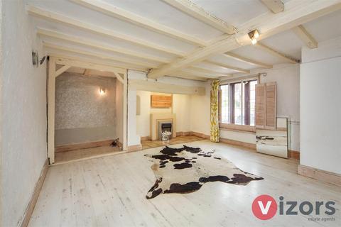 81 Alcester Road, Studley, B80 7NJ