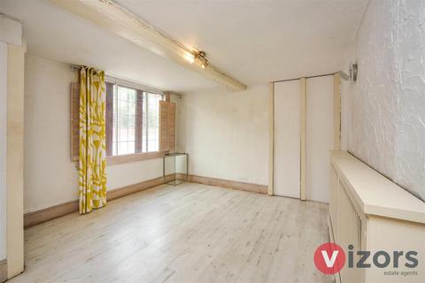 81 Alcester Road, Studley, B80 7NJ