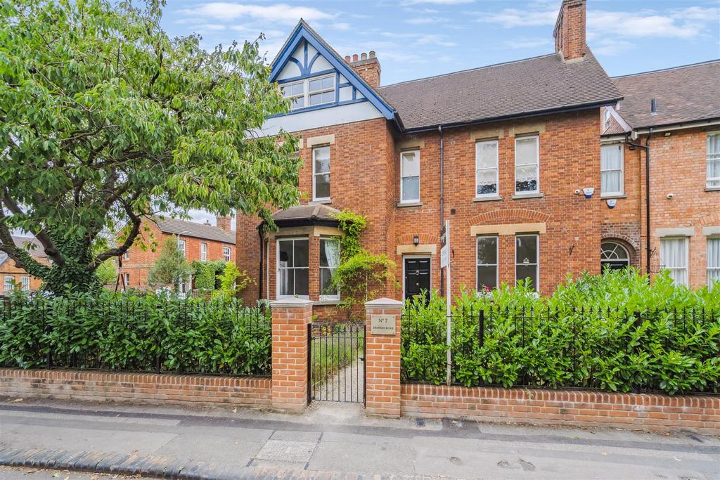 Station Road, Newport Pagnell 5 bed semidetached house for sale £775,000