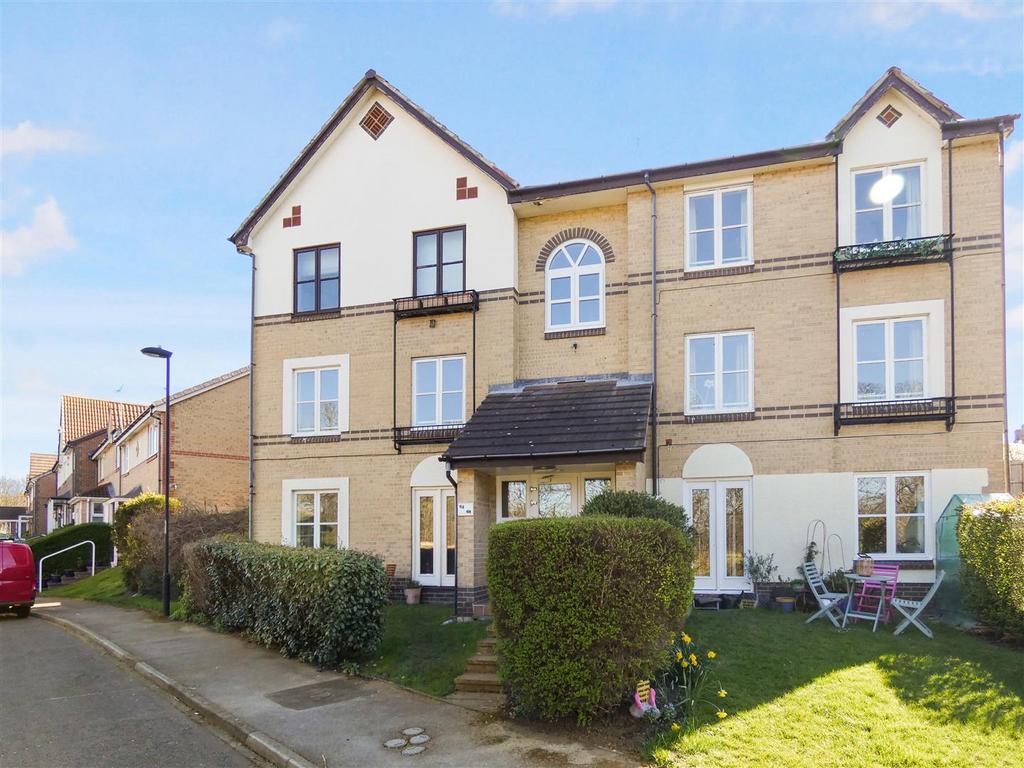 Hazeldene Court, Tynemouth 2 bed apartment £750 pcm (£173 pw)