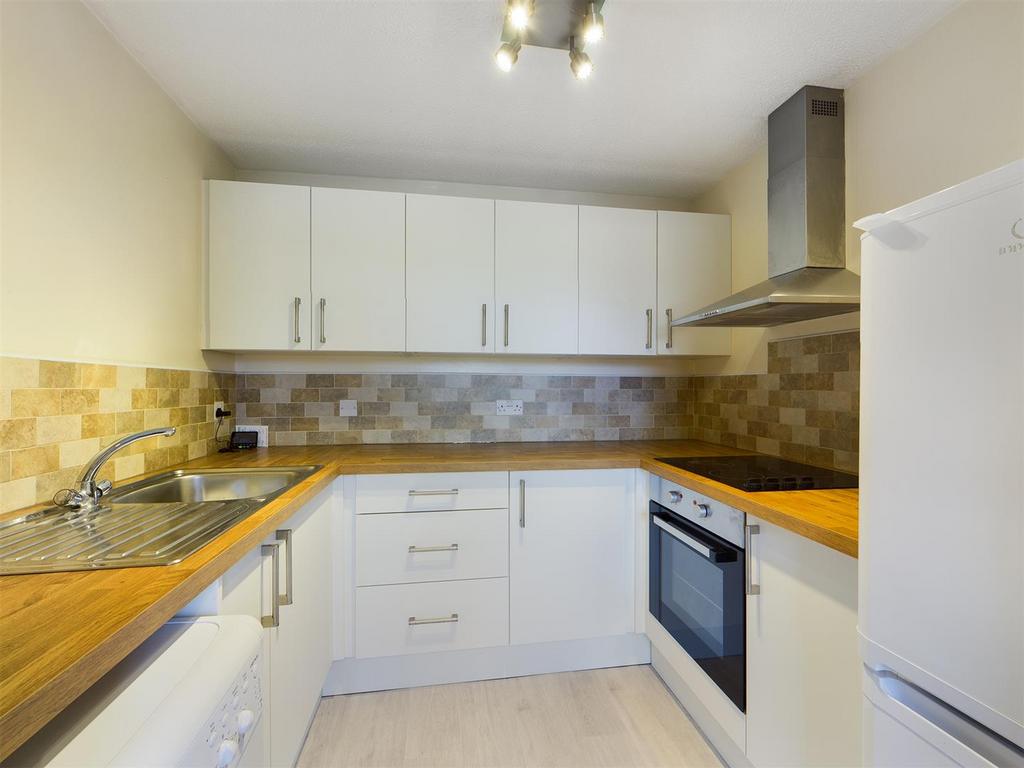 Hazeldene Court, Tynemouth 2 bed apartment £750 pcm (£173 pw)
