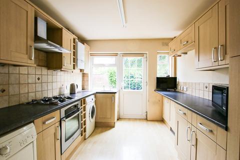 2a New Road, Mitcham, CR4 4JL