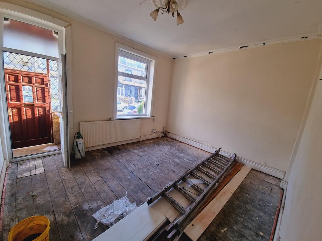 Heath Terrace, Bradford, BD3 4 bed terraced house for sale £125,000