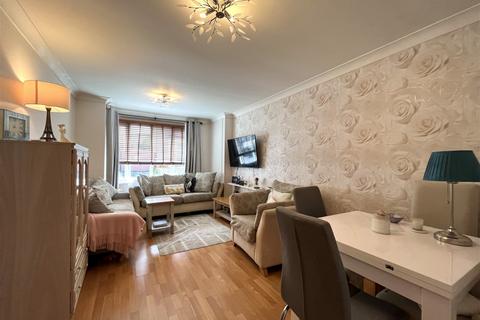 2 bedroom ground floor flat for sale, Betty Anne Court, Bath Street North, PR9 0DJ