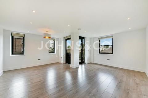 3 bedroom flat for sale, Albany Court, Kew Bridge, London, W4