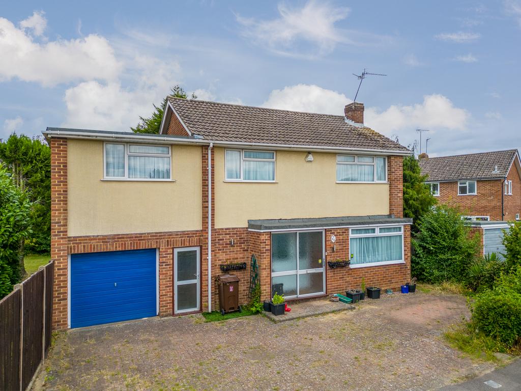 Kingfisher Drive, Woodley, Reading, RG5 3LG 4 bed detached house for