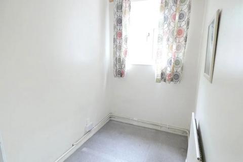 2 bedroom maisonette for sale - Staines Road, Feltham, Greater London, TW14 9HD