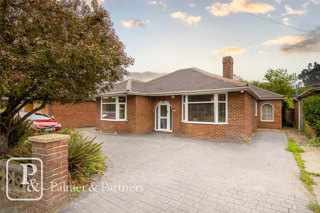 Turner Road, Colchester, Essex, CO4 3 bed bungalow £400,000