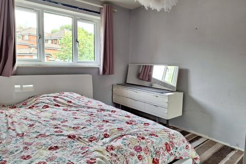 4 Ruislip Close, Oldham, OL8 2JN