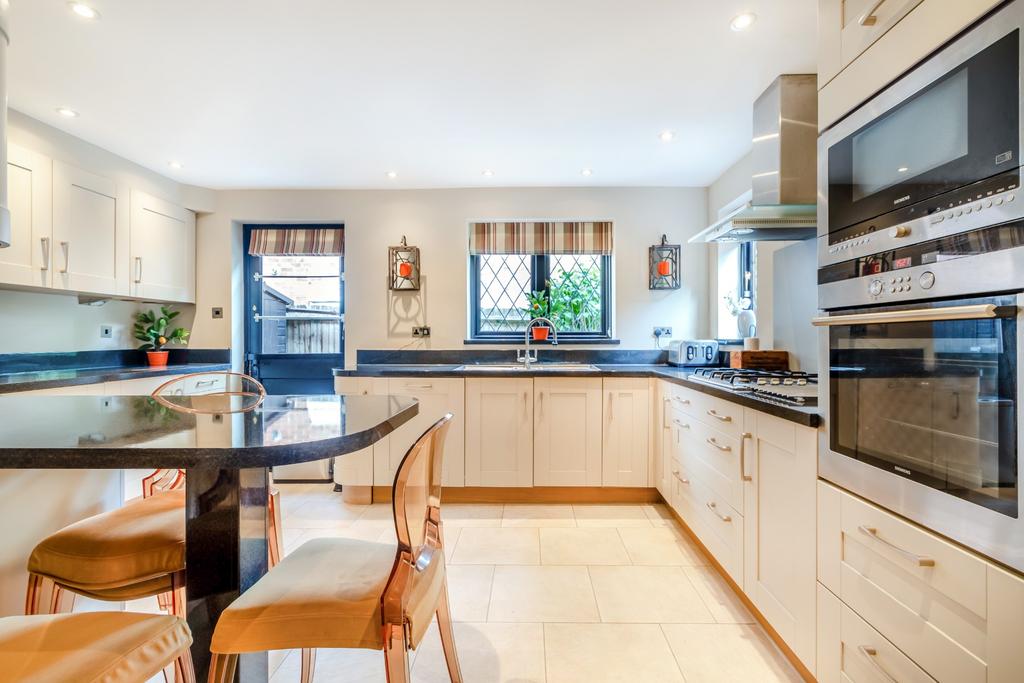 Stanley Hill Avenue, Amersham 4 bed detached house for sale £1,350,000