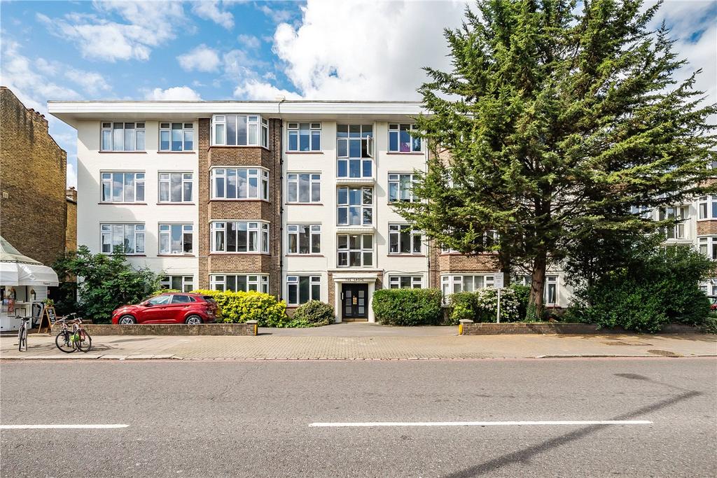 The Grove, St. Margarets Road, Twickenham, TW1 3 bed apartment £2,000