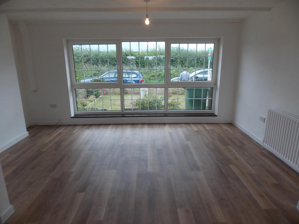 Roundways, Coalpit Heath BS36 3 bed semidetached house £1,475 pcm (£