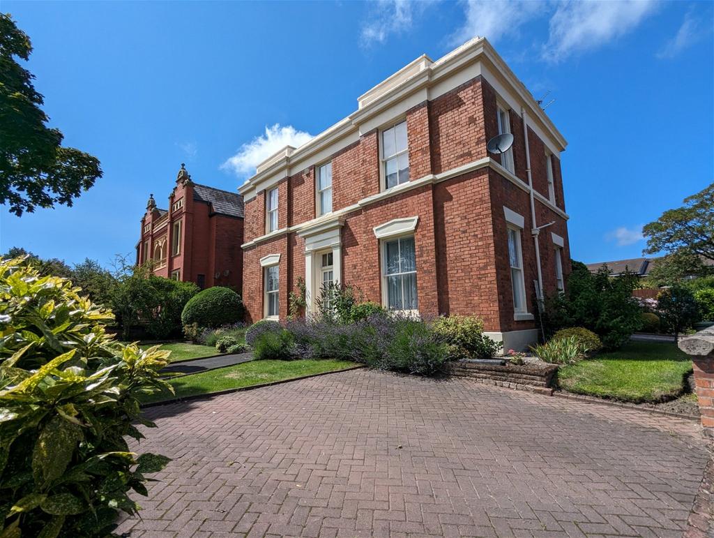 Lord Street West, Southport, Merseyside, PR8 2 bed apartment to rent £775 pcm (£179 pw)