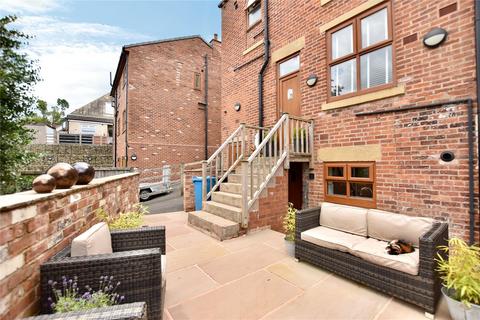 3 bedroom end of terrace house for sale, Low Crompton Road, Royton, Oldham, Greater Manchester, OL2