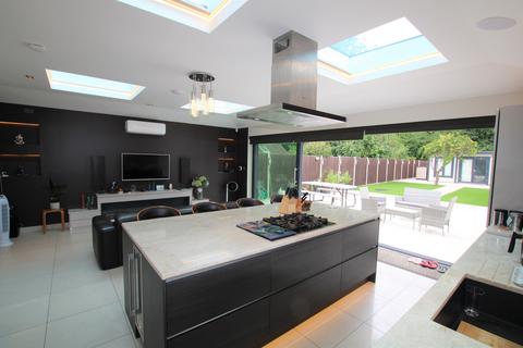 81 Harrow Way, Watford, WD19 5EH