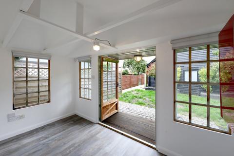 37 Wycombe End, Beaconsfield, HP9 1LZ