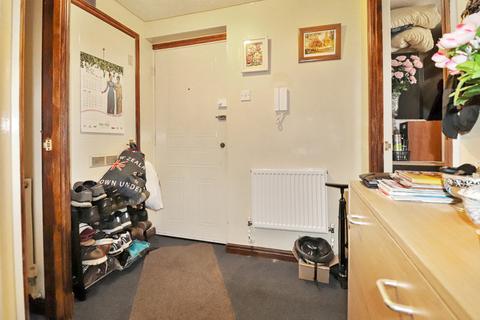 18 Woburn Close, London, SE28 8QZ