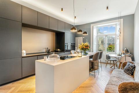 16/1 Clarendon Crescent, Edinburgh, EH4 1PU
