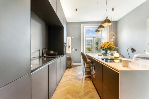 16/1 Clarendon Crescent, Edinburgh, EH4 1PU