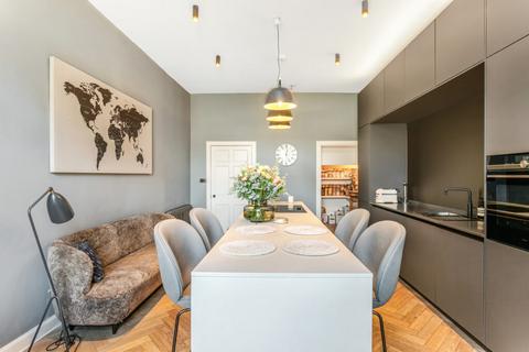 16/1 Clarendon Crescent, Edinburgh, EH4 1PU
