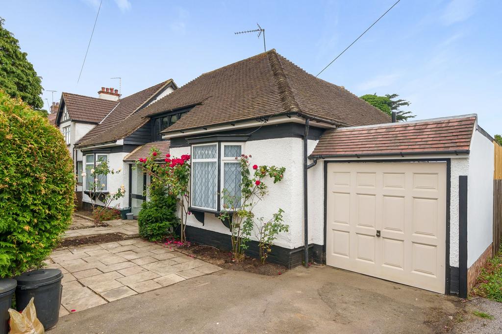 West End Road, Ruislip, HA4 3 bed detached bungalow for sale £725,000
