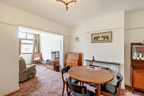 17 Wimborne Drive, Pinner, HA5 1NH