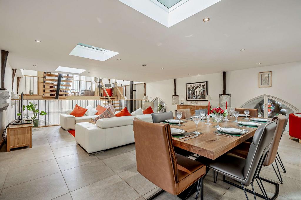 Sitting/Dining Area
