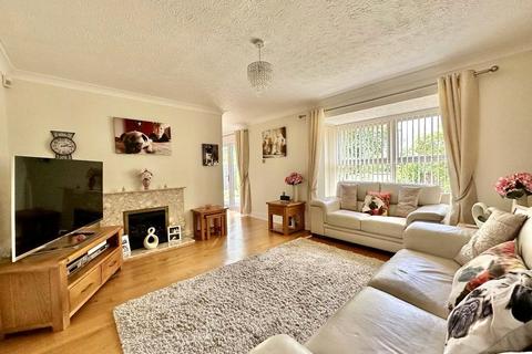 4 bedroom detached house for sale, Lowther Close, Eastbourne, East Sussex, BN23