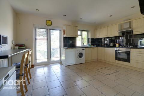 23 Heathway, Dagenham, RM9 6BG
