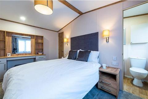 2 bedroom lodge for sale, Havant Road, Hayling Island Hampshire