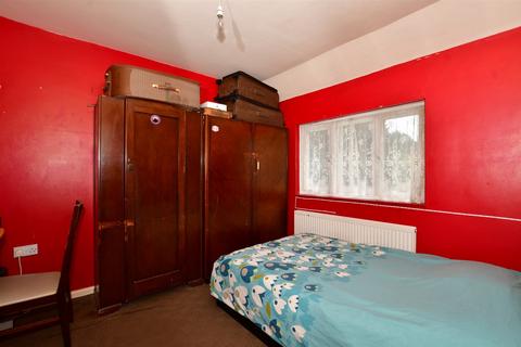 159 Warbank Crescent, New Addington, Croydon, CR0 0AZ