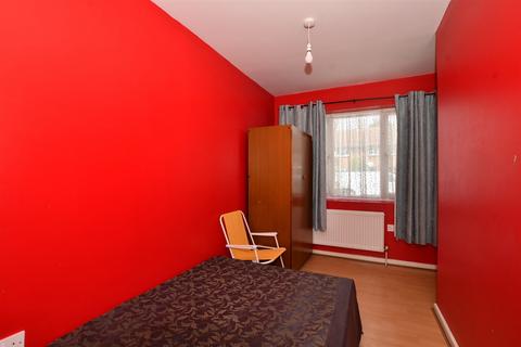 159 Warbank Crescent, New Addington, Croydon, CR0 0AZ