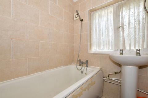 159 Warbank Crescent, New Addington, Croydon, CR0 0AZ