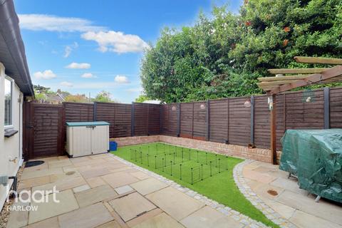 2 bedroom bungalow for sale - Parkfields, Harlow
