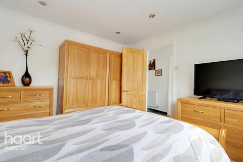 96 Parkfields, Roydon, Harlow, CM19 5JB