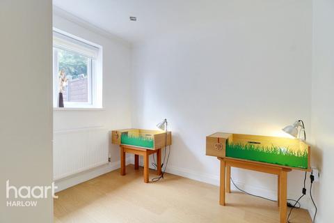 96 Parkfields, Roydon, Harlow, CM19 5JB