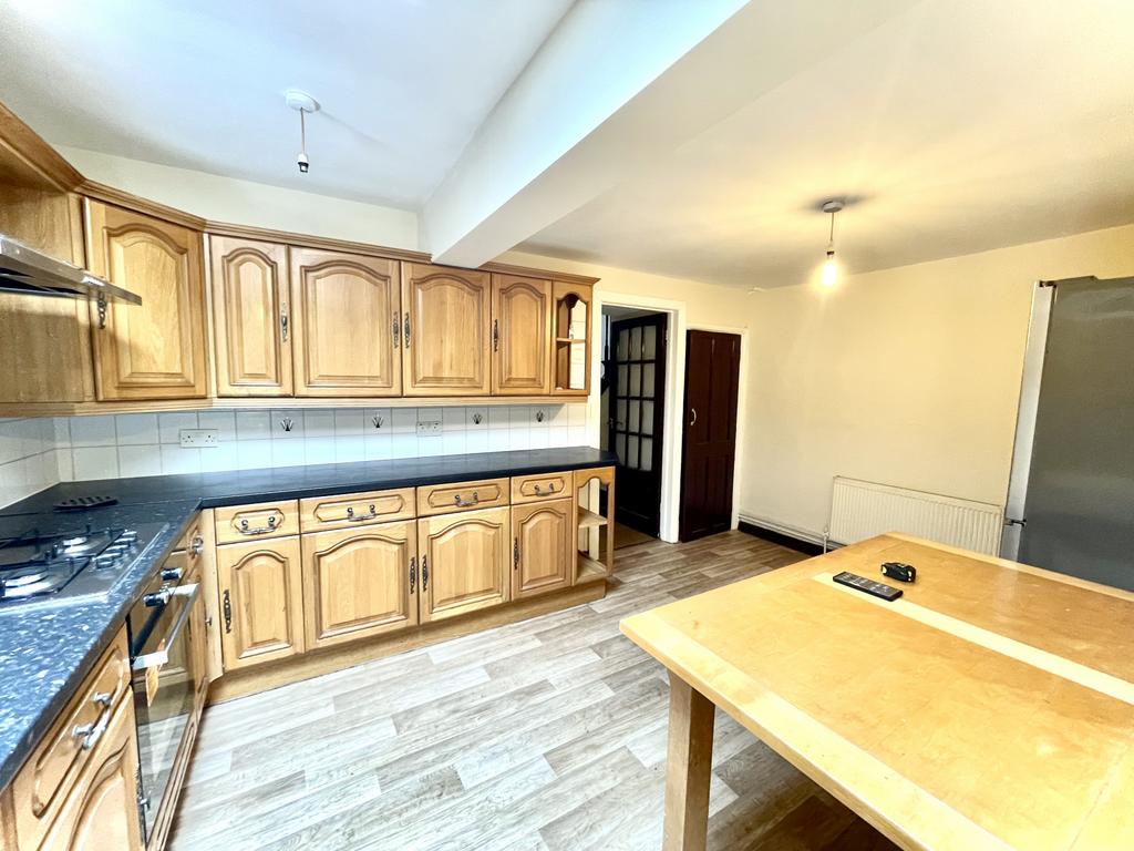 Spacious Four Bedroom Terraced House to Rent.