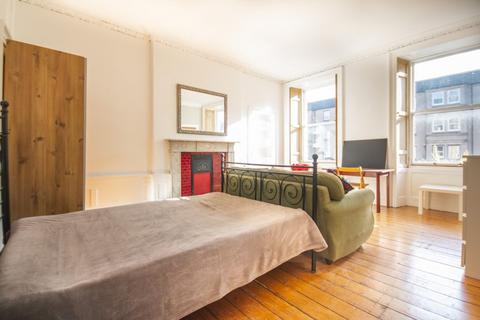 4 bedroom flat to rent, 2410L – Rankeillor Street, Edinburgh, EH8 9HZ