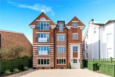 2 bedroom flat to rent, Holly  House, 3 Clifton Road, SW19